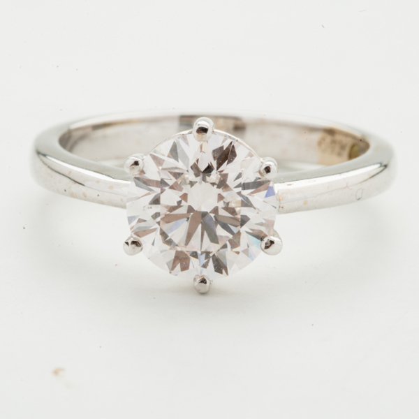 DIAMOND SOLITAIRE ENGAGEMENT RING